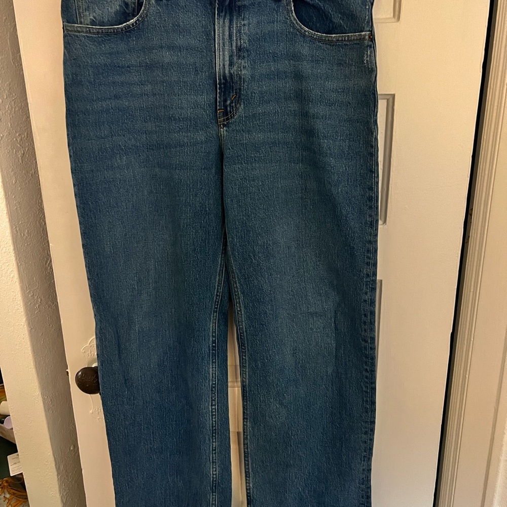 A&F 90’s Relaxed High Rise Jean Classic Blue